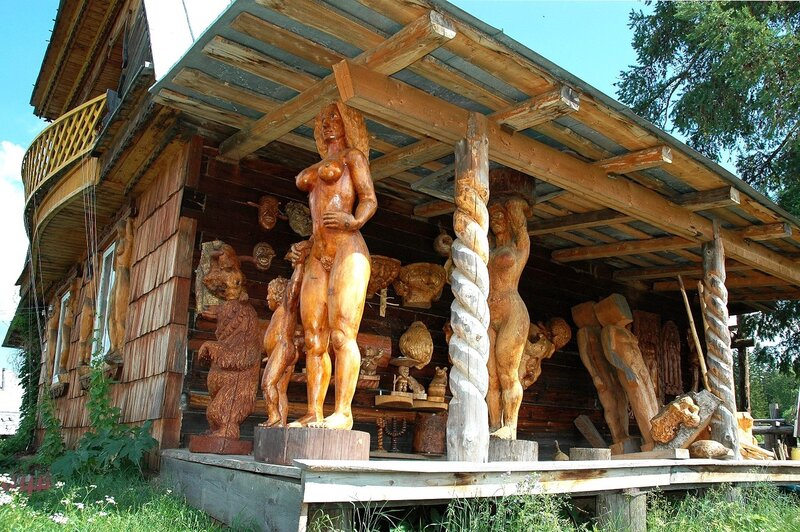 Пикантный сад деревянных скульптур Михаила Брылунова